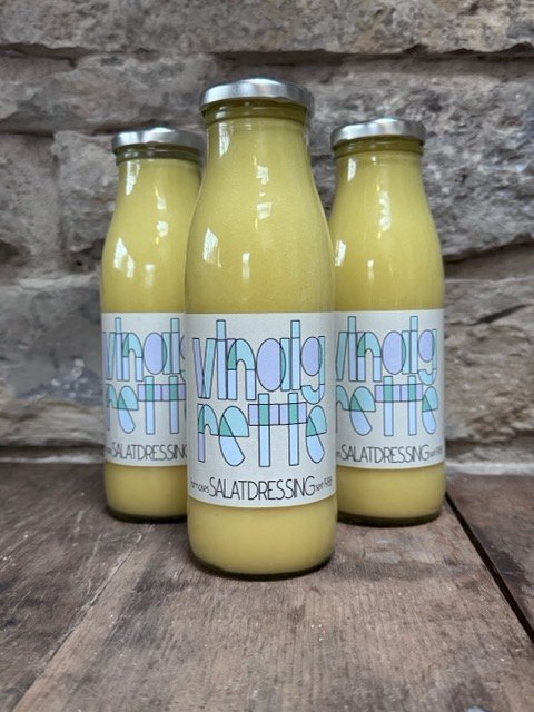 Hausgemachtes Dressing der Drachenburg Marktbreit – Über 10.000 Mal verkaufte Vinaigrette nach original französischem Rezept.