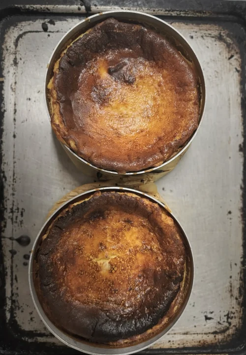 Hausgemachter Burnt Cheesecake (Baskischer Käsekuchen) – Ein Dessert-Highlight in der Drachenburg Marktbreit